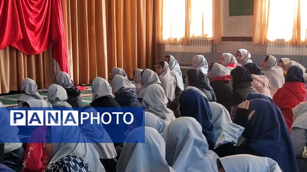 جلسه گفتمان دینی در دبستان شهید رجبی ۲ ناحیه شش مشهد 