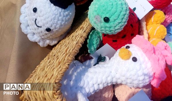 بازارچه کارآفرینی دانش‌آموزی در دبیرستان دخترانه سرافرازان ۲ ناحیه ۶ مشهد