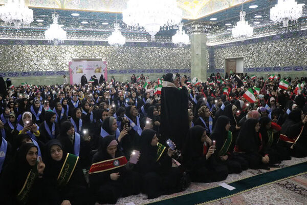 همایش تجلیل از دختران عضو هلال احمر در قم