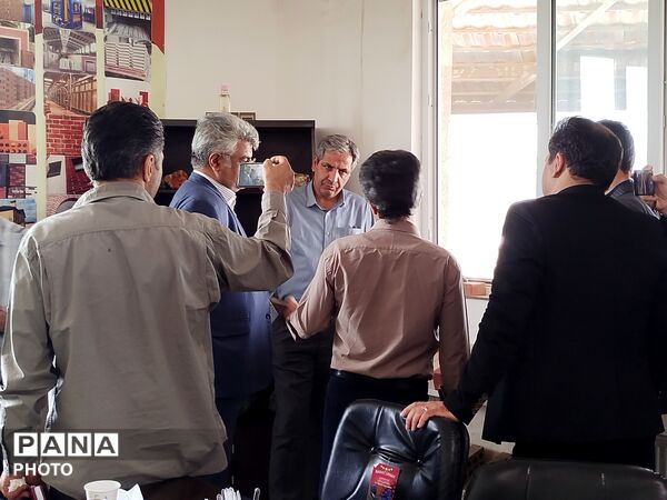 بازدید فرماندار  از شرکت زرین‌فلز کاشمر