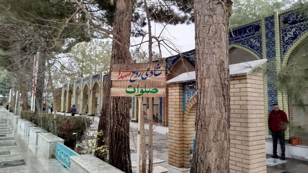 غبار روبی و عطر افشانی گلزار شهدا  در نیشابور 