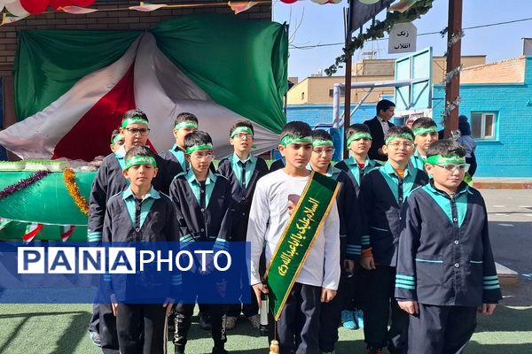 جشن دهه فجر و اعیاد شعبانیه در مدارس ناحیه دو شهرری 