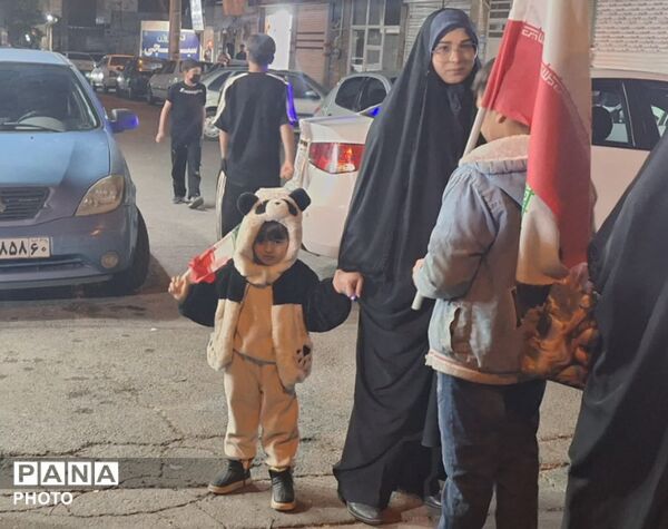 حضور دشمن‌شکن اهالی کرج در تجمع شب چهل و پنجم