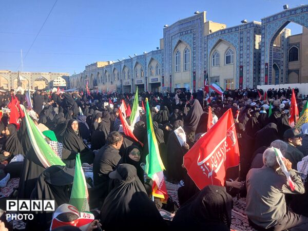 بدرقه باشکوه و میلیونی رهبر شهید در قلب مشهد مقدس