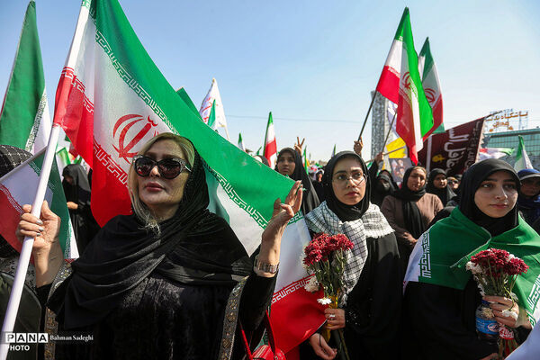 رزمایش دختران «جان‌فدای ایران»