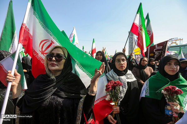 رزمایش دختران «جان‌فدای ایران»