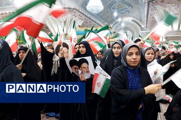 ویژه برنامه سالروز ورود امام خمینی به میهن در حرم مطهر ایشان