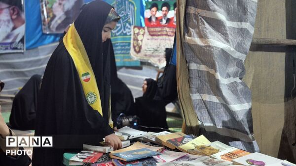 طوفانِ کتاب در ساحلِ موکب