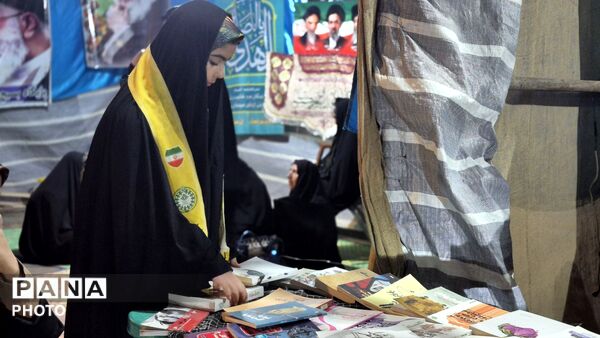 طوفانِ کتاب در ساحلِ موکب