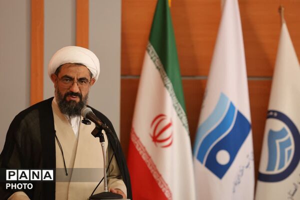 نشست مشترک ائمه جمعه همدان با مدیران صنعت آب و برق