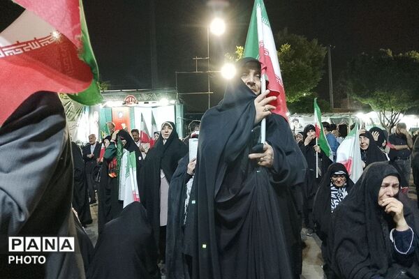 برپایی نماز استغاثه به امام زمان (عج) در میدان نماز شهرری 