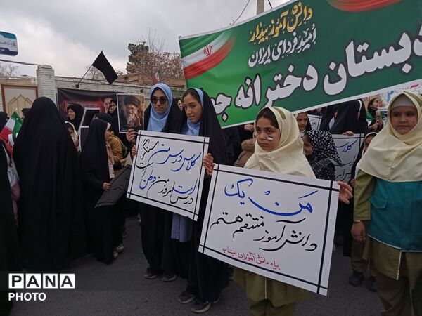 قیام معلمان و دانش‌آموزان شهرستان جعفرآباد برای خونخواهی امام شهید