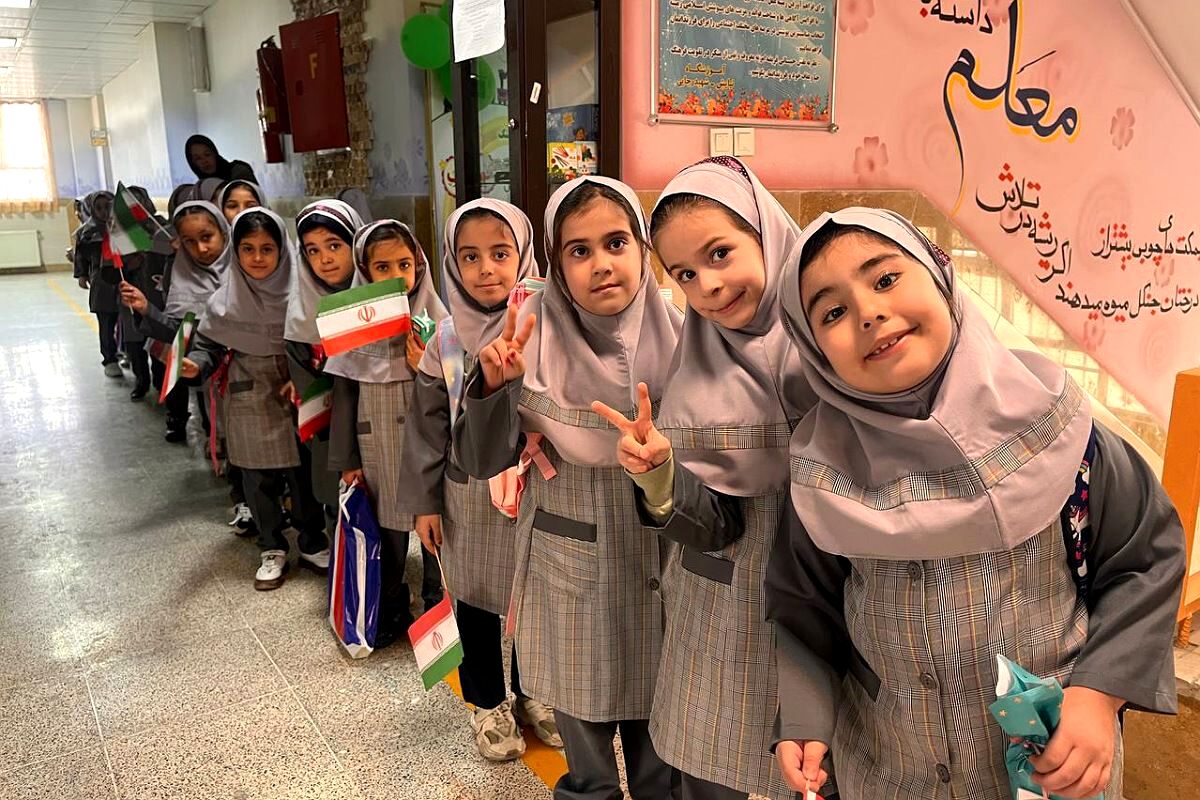 جشن شکوفه‌ها در مدارس بهارستان‌دو؛ آغاز سفری تازه برای کلاس اولی‌ها