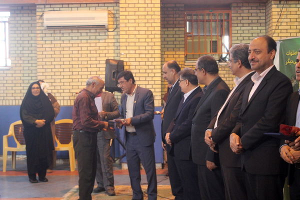 آیین سپاس معلم در دبستان دخترانه شهید باهنر بوشهر