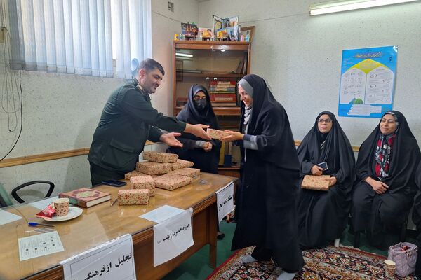 جلسه ستاد دهه فجر در حوزه حضرت زینب(س)بسیج سپاه احمد ابن موسی (ع) در شیراز 