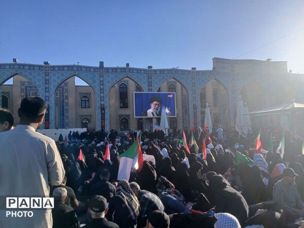 بدرقه باشکوه و میلیونی رهبر شهید در قلب مشهد مقدس