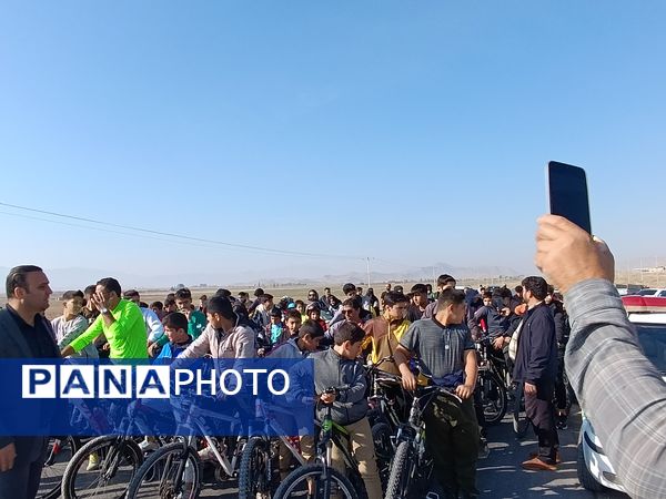 برگزاری همایش دوچرخه‌سواری در آشخانه به‌مناسبت روز دانش‌آموز 