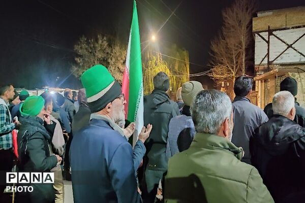 زمزمه دعا و توسل شبانه مردم مومن شهر بار برای پیروزی مدافعان وطن  