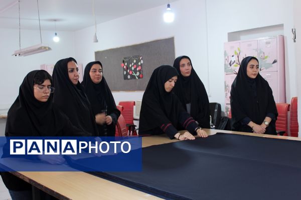 هنرستانی‌ها در نقش تولید کننده، دوخت لباس فرم دانش‌آموزان به دست هنرستانی‌های قدس