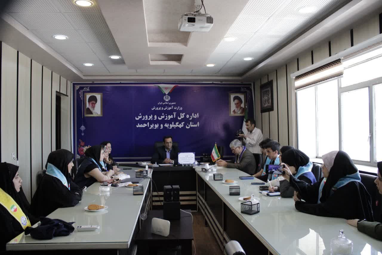 نشست صمیمی دانش‌آموزان خبرنگار پانا با مدیرکل آموزش و پرورش کهگیلویه و بویراحمد 