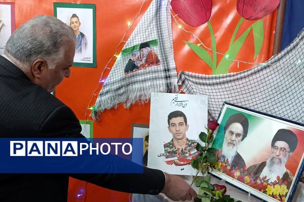 جشن یاوران انقلاب در دبیرستان محبی نیشابور 