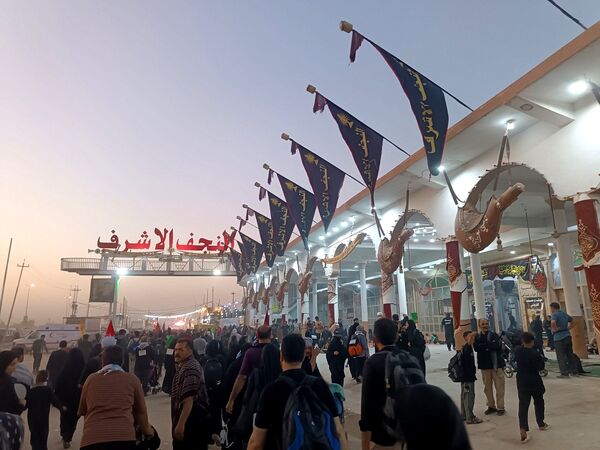 حضور زائران در مراسم پیاده‌روی اربعین حسینی