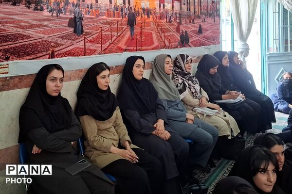 همایش برنامه ریزی درسی و مشاوره تحصیلی در دبیرستان بنت‌الهدی بهارستان دو