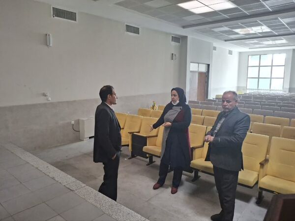 بازدید رئیس آموزش‌ و پرورش ناحیه ۲ از دبیرستان رحمت آیین یک