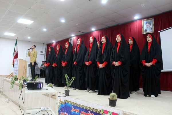 تقدیر از برگزیدگان مسابقات قرآن، عترت و نماز در گلوگاه 