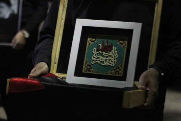 اجتماع «عاشقان بی‌نشان» در کاشان؛ روایت تصویر از شب ادای احترام به شهدا