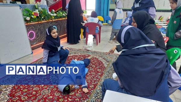 جشنواره رقابت‌های علمی و مهارتی سفیران سلامت ناحیه ۶مشهد