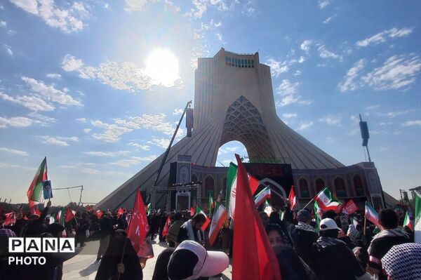 وداع مردم ایران با رهبر شهید