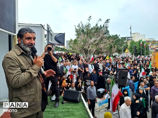 وداع حماسی دریادلان هرمزگان با فرمانده شهید علیرضا تنگسیری در بندرعباس