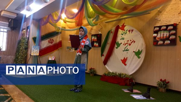 مراسم روز دانش آموز در دبستان دخترانه شاهد تحقیقی ناحیه ۶