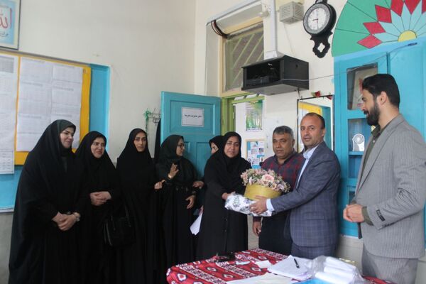 بزرگداشت مقام معلمان در مدارس گلوگاه 