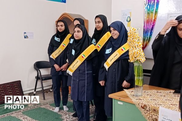 گامی مؤثر در مسیر رشد؛ گردهمایی همیاران مشاور دختر در ابوذر غفاری