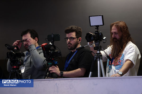 نشست نقد و بررسی فیلم «پروانه» در چهل و چهارمین جشنواره ملی فیلم فجر