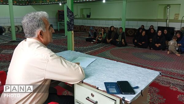 جلسه انجمن اولیا در روستای کمک سفلی