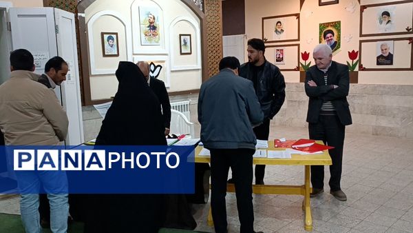 تقدیر از برترین های مدرسه نمونه آیت‌الله خامنه‌ای 