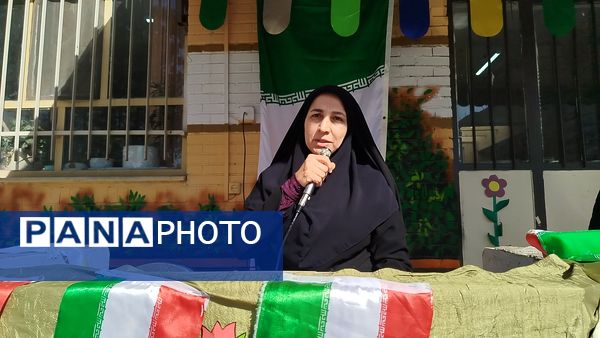 جشن‌ روز‌ دانش‌ آموز‌ در‌ دبیرستان‌ عطیه