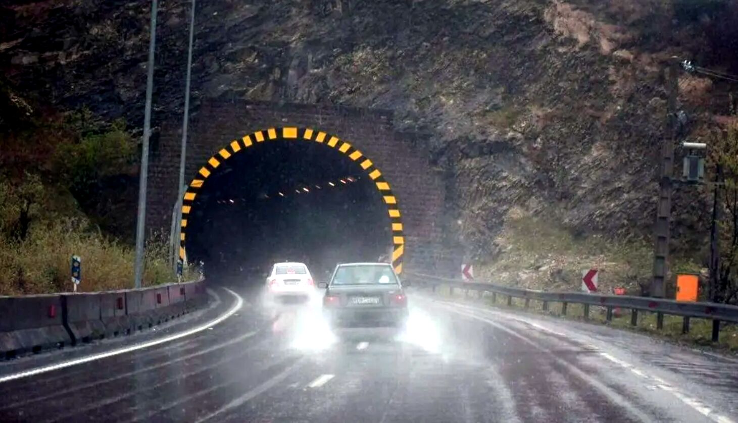 بارش باران در ۵ استان و ترافیک سنگین در محورهای شمالی و ورودی‌های تهران