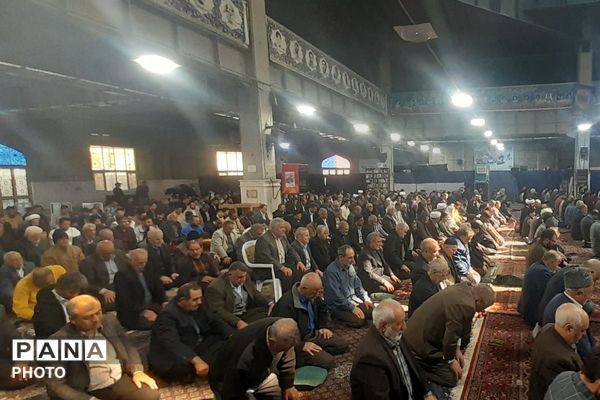 حضور پرشور فرهنگیان و دانش‌آموزان در مصلی نسیم شهر