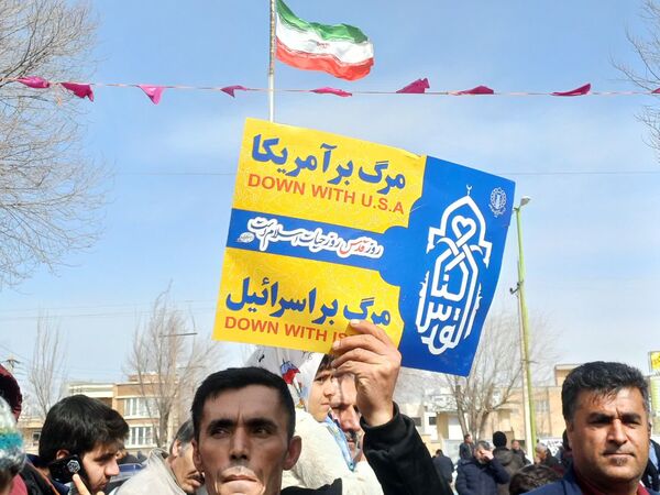 خروش مردم غیور شهرستان بروجن در راهپیمایی ۲۲ بهمن