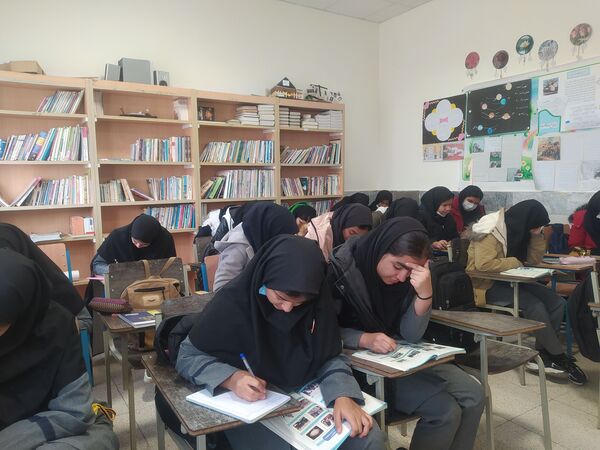 اجرای طرح مدادم در دبیرستان دخترانه امید 