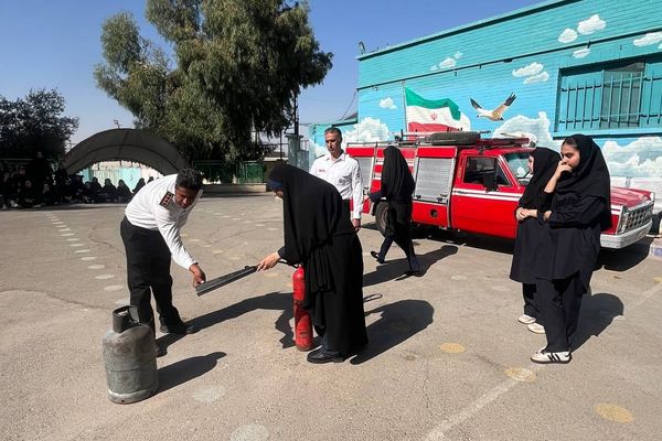 گرامیداشت روز آتش‌نشانی و ایمنی در مدارس شهرستان پیشوا