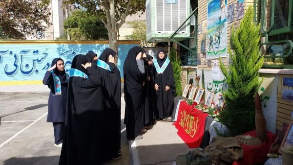آیین گرامیداشت هفته دفاع مقدس در دبیرستان حضرت زهرا ناحیه ۶