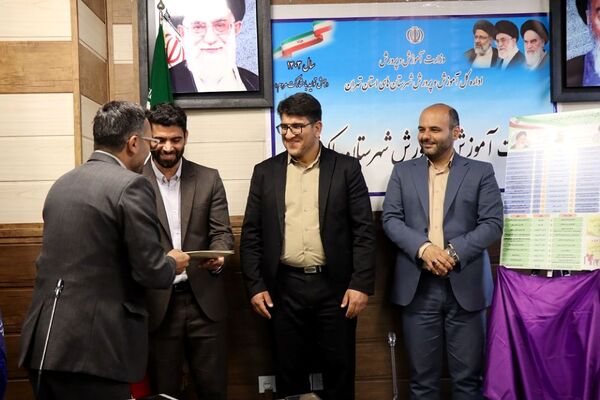 نشست خبری مدیر آموزش و پرورش پاکدشت به مناسبت گرامیداشت هفته معلم