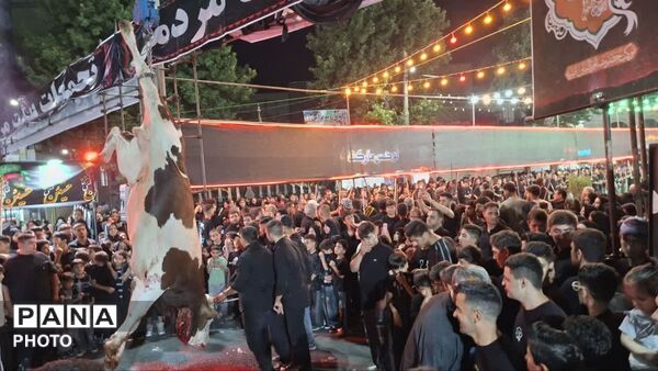 عزاداری و تعزیه خوانی مردم کرج در ظهر عاشورا 