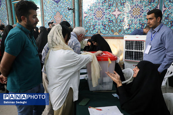 مرحله دوم انتخابات چهاردهمین دوره ریاست‌ جمهوری در حسینیه ارشاد