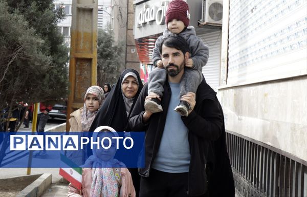 حضور پرشور مردم پاکدشت در راهپیمایی ۲۲ بهمن 